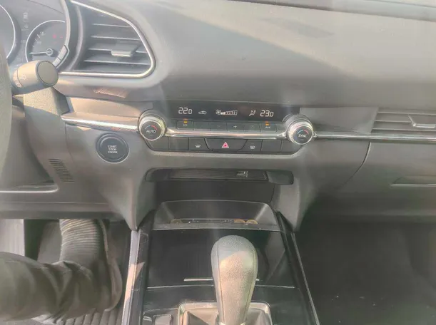 Car image 32