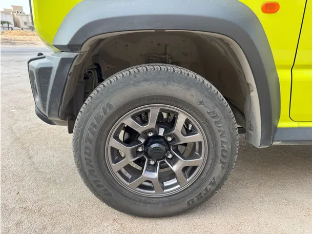 Car image 9