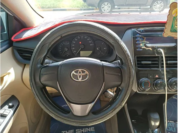 Car image 14