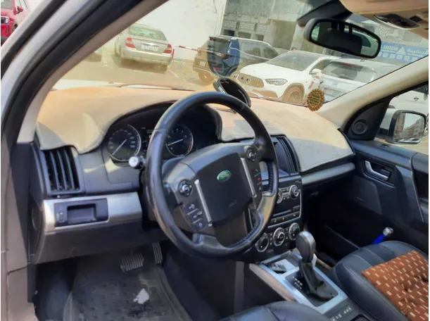 Car image 11