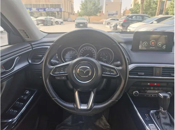 Car image 19