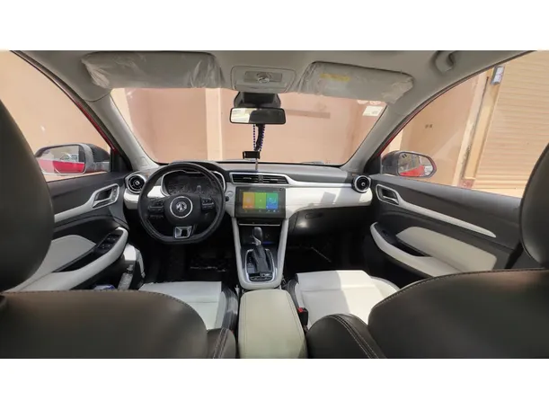 Car image 14