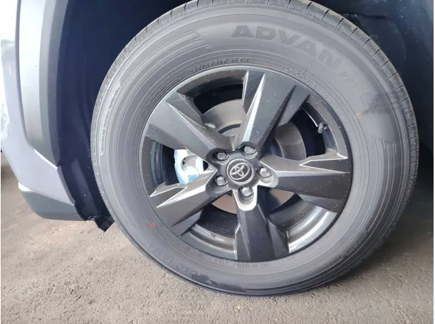 Car image 10