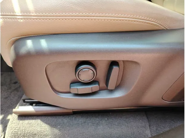Car image 43