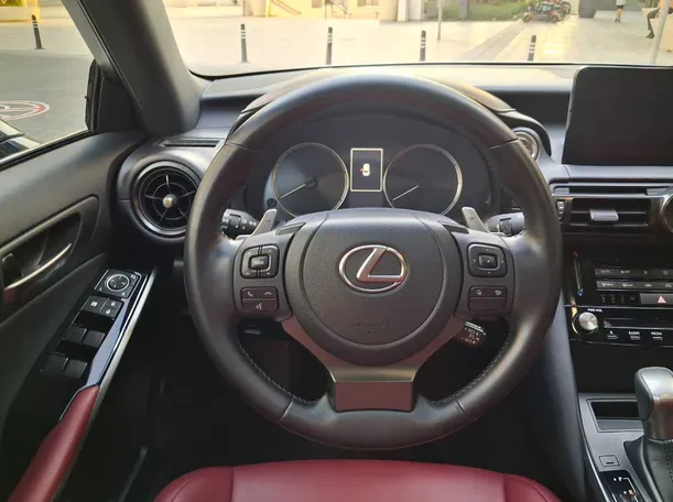 Car image 19