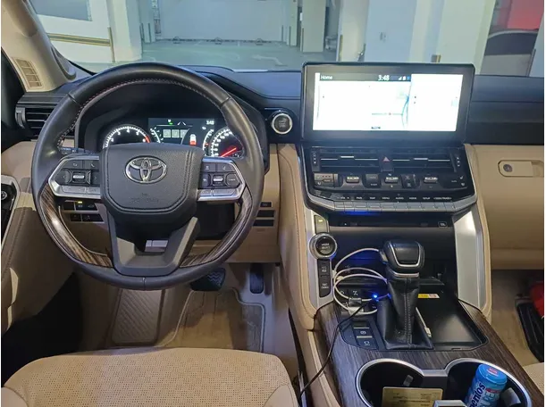 Car image 15