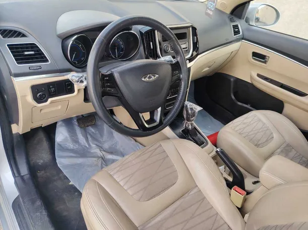 Car image 12