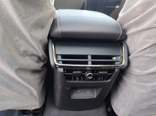 Car image 26