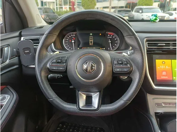 Car image 19