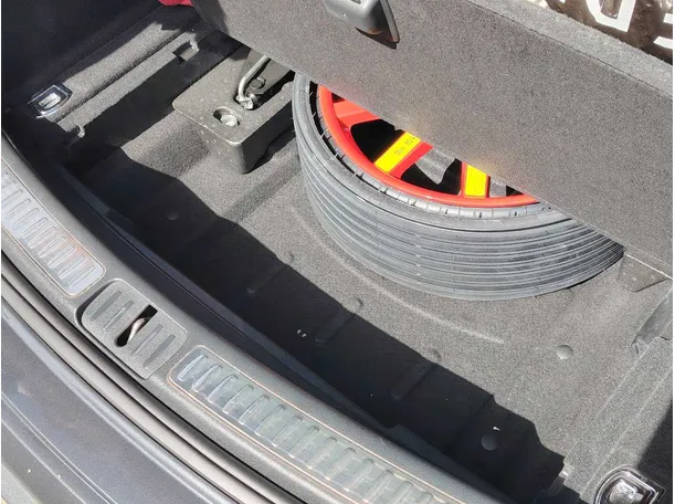 Car image 35
