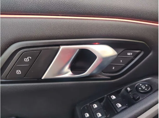 Car image 28