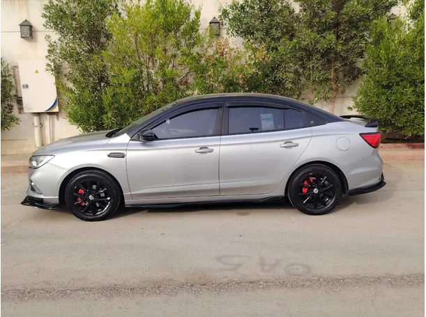 Car image 8