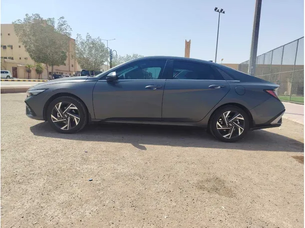 Car image 8