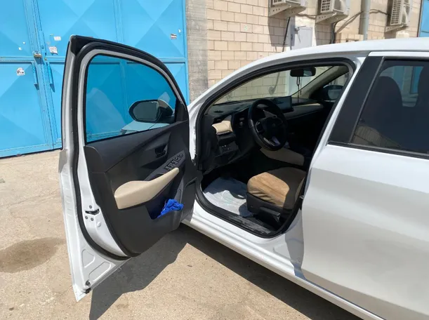 Car image 10