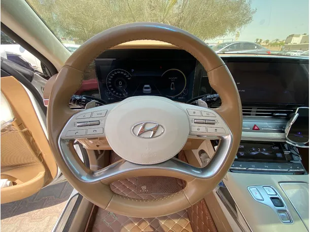Car image 18