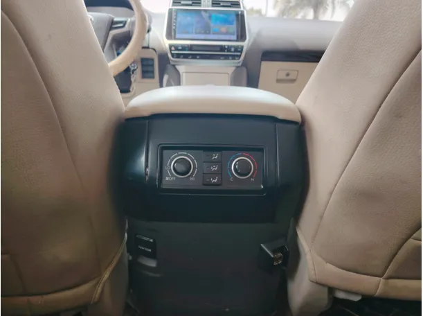 Car image 28