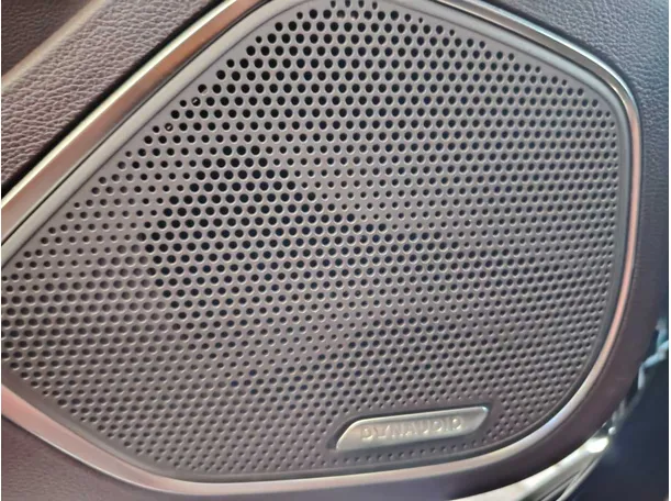 Car image 32