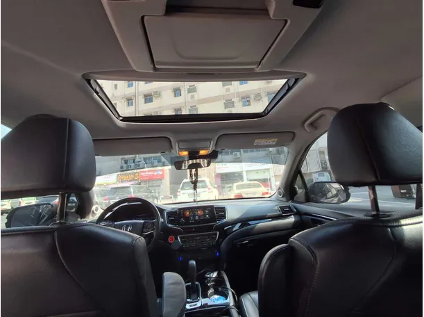 Car image 16
