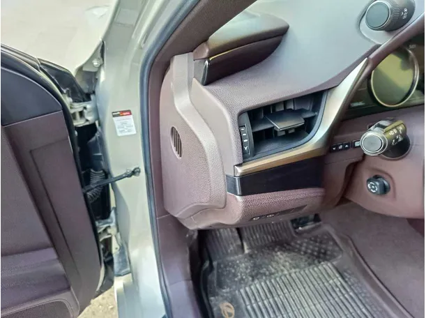 Car image 32