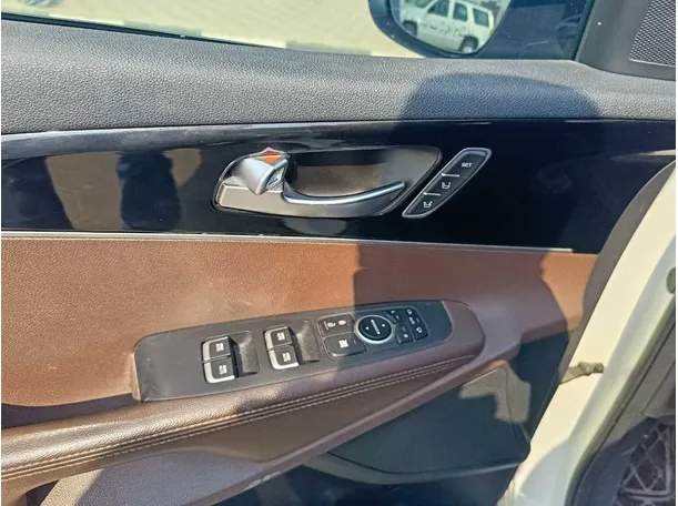 Car image 32