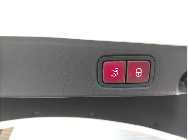 Car image 33