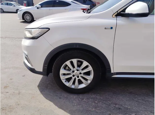Car image 9
