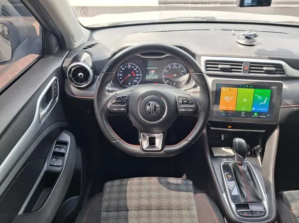 Car image 14