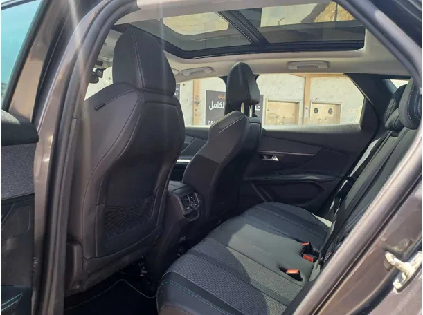 Car image 15