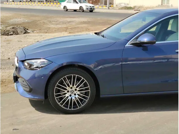 Car image 9