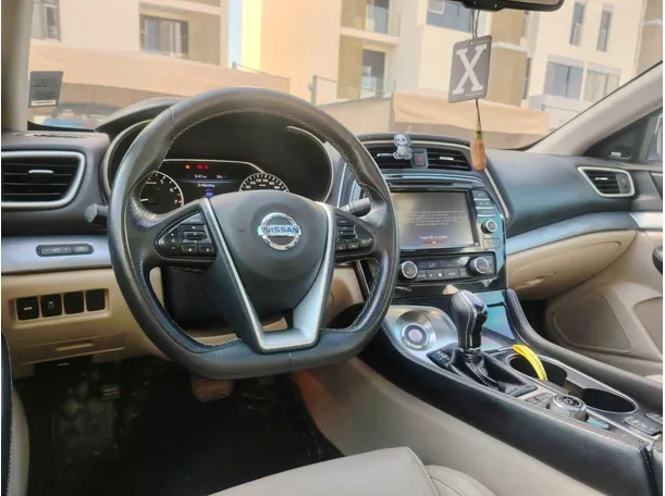 Car image 27