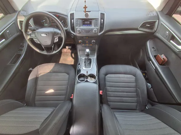 Car image 13
