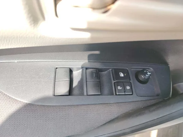 Car image 36