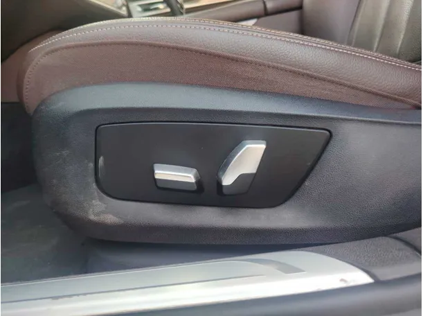 Car image 28