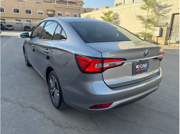Car image 7