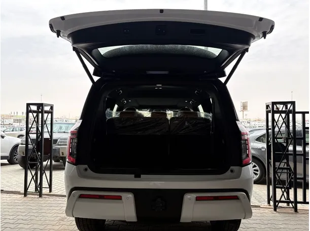 Car image 23