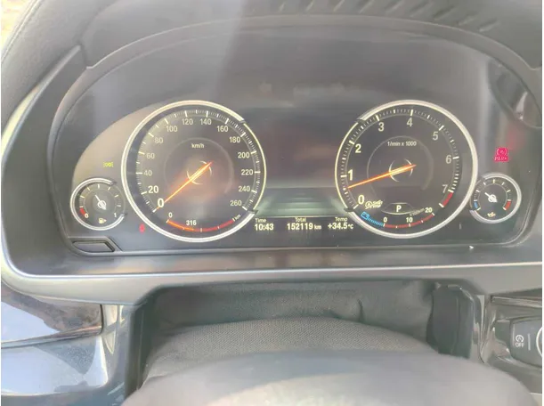 Car image 32