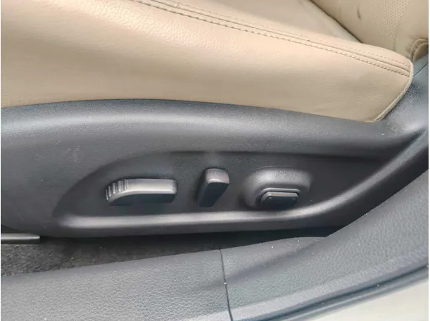 Car image 38