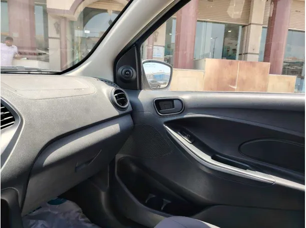 Car image 31