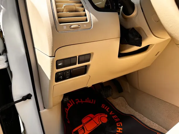 Car image 24