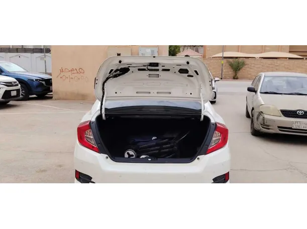 Car image 20