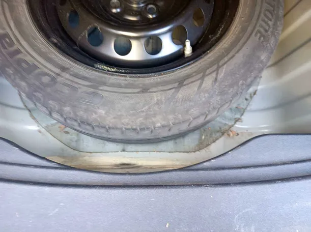 Car image 30