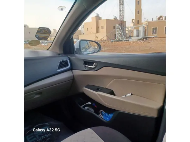 Car image 26