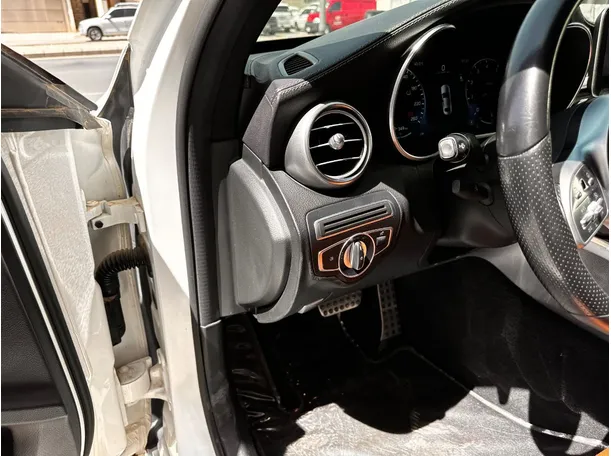 Car image 24