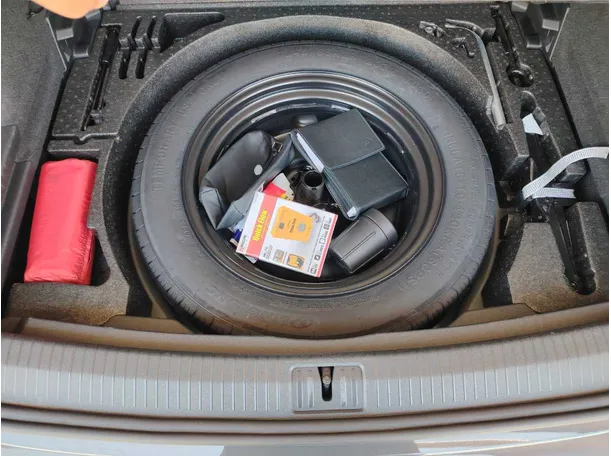 Car image 37