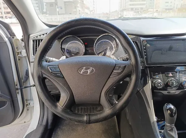 Car image 17