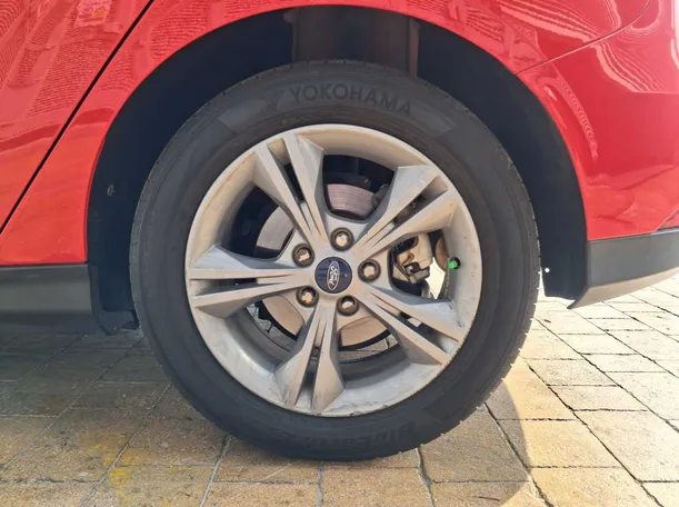 Car image 8