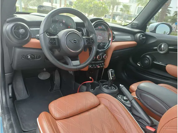 Car image 11