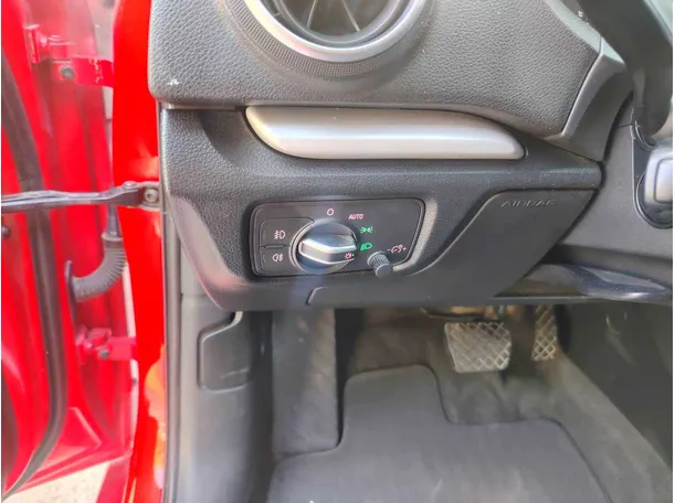 Car image 29
