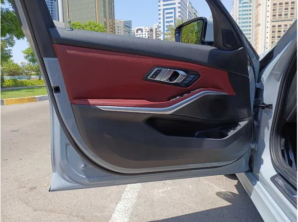 Car image 10