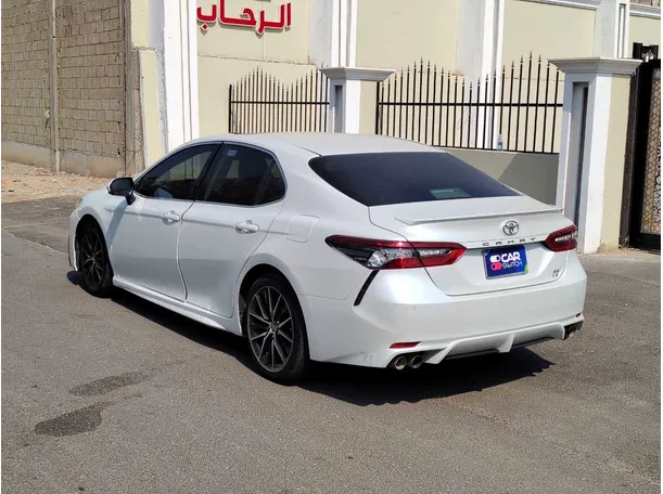 Car image 6